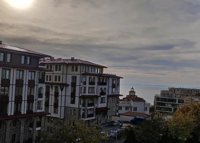 W Kompleksie Ethara-3 *